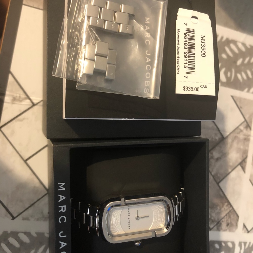Silver watch brandnew.